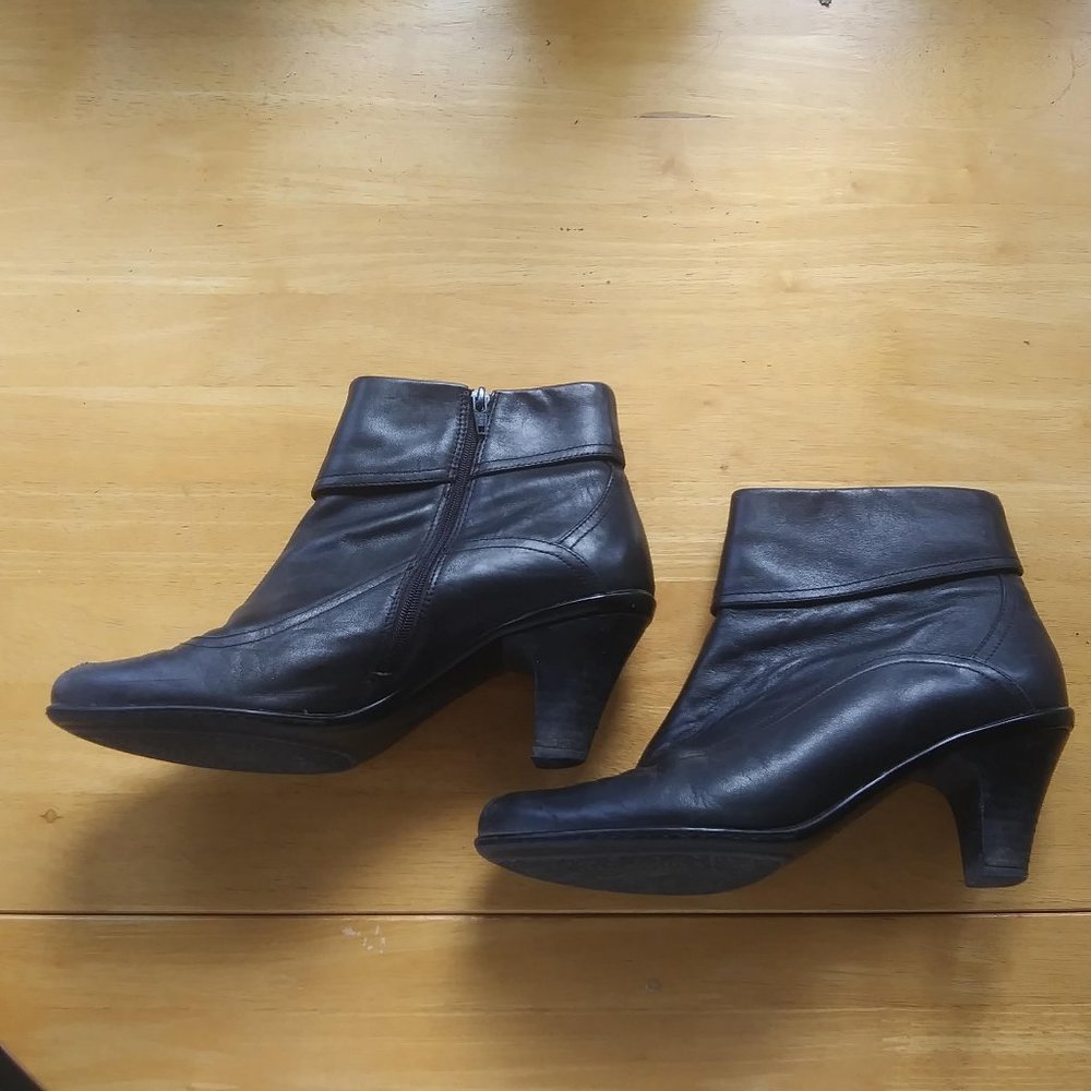 Size 8 Women's Leather Ankle Boots